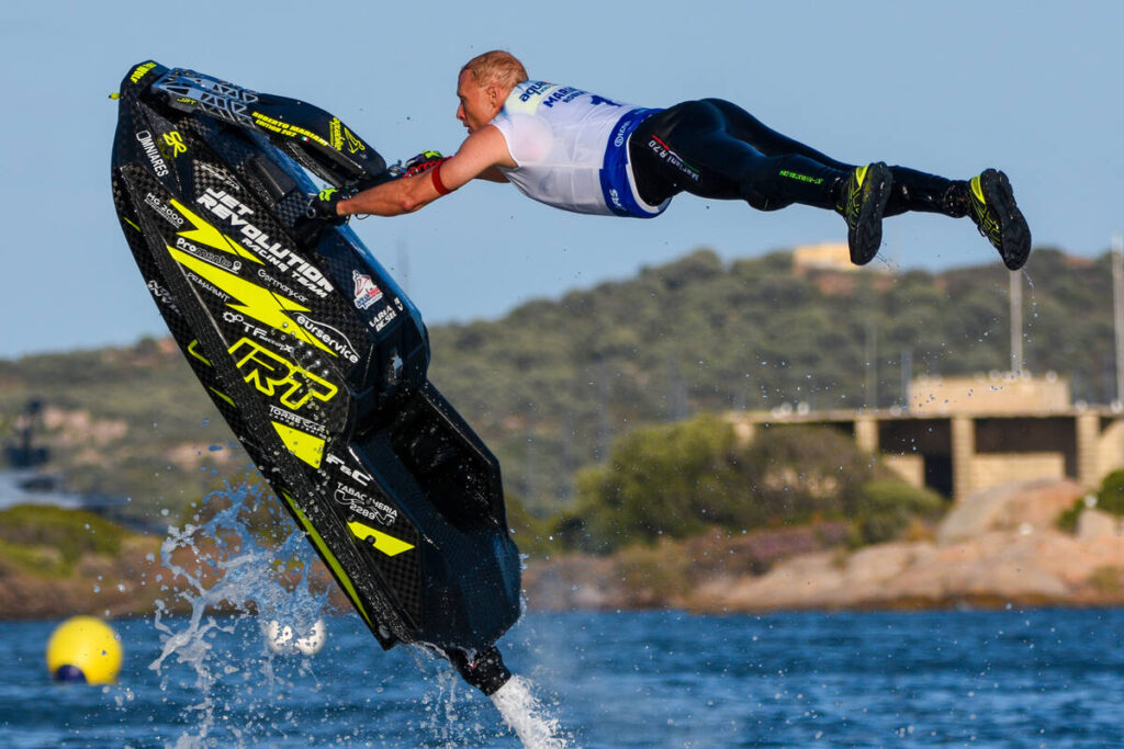 La imagen tiene un atributo ALT vacío; su nombre de archivo es MOTO-DE-AGUA-CAMP-1024x683.jpg
